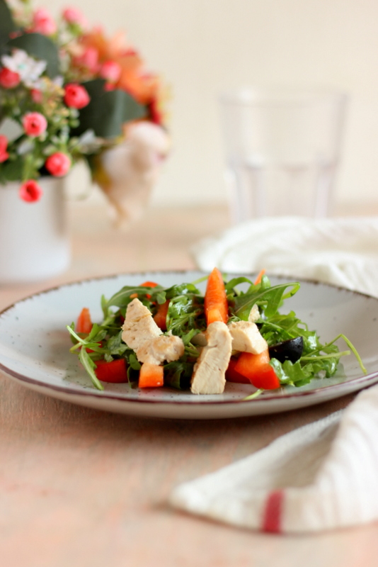insalata-di-pollo-peperoni-olive