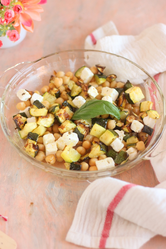 insalatone-ceci-feta-zucchine